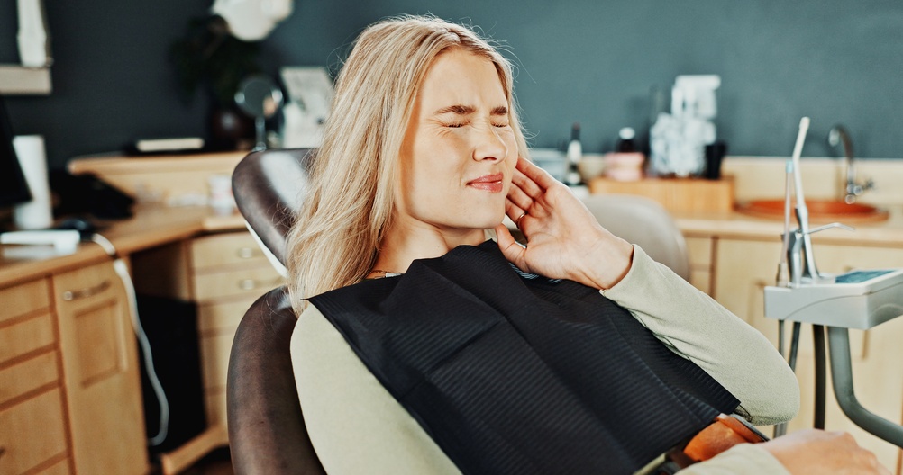 woman in need of getting an infected tooth extracted